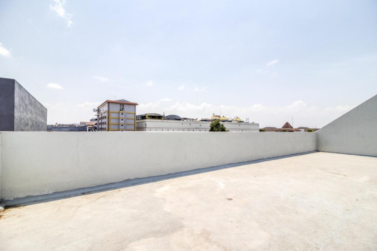 Reddoorz Syariah Near Galeria Mall Джокьякарта Экстерьер фото