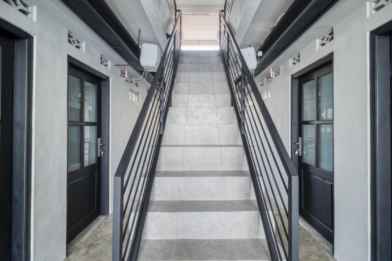 Reddoorz Syariah Near Galeria Mall Джокьякарта Экстерьер фото